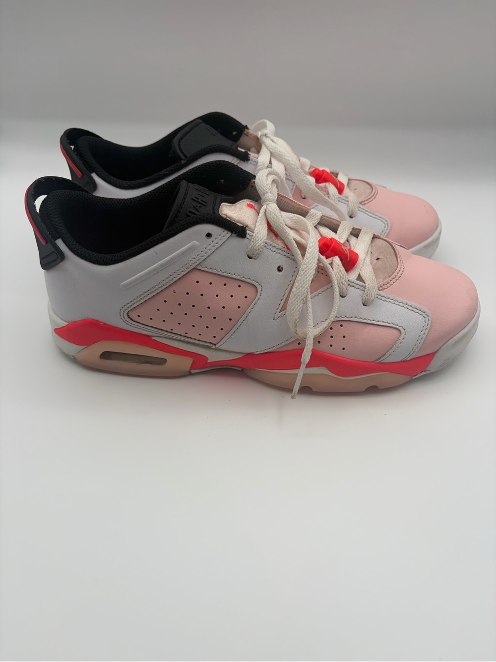 Jordan Kids Size7 Low-Top Sneakers in Pink, White and Black
